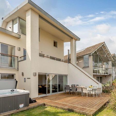 Cotswolds Lakehouse, With Hot Tub & Spa Access, Lower Mill Estate Somerford Keynes Экстерьер фото