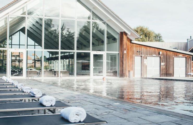 Cotswolds Lakehouse, With Hot Tub & Spa Access, Lower Mill Estate Somerford Keynes Экстерьер фото