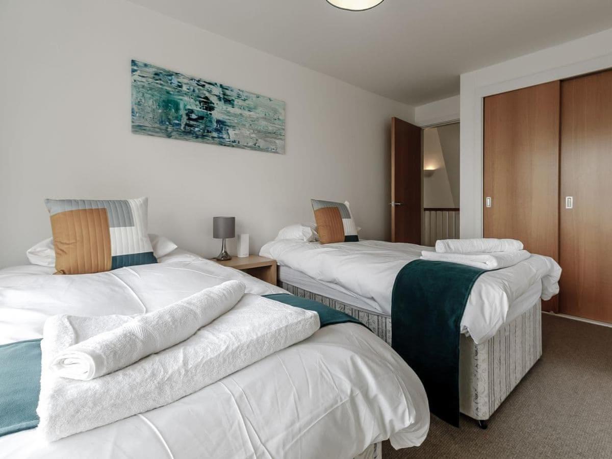 Cotswolds Lakehouse, With Hot Tub & Spa Access, Lower Mill Estate Somerford Keynes Экстерьер фото