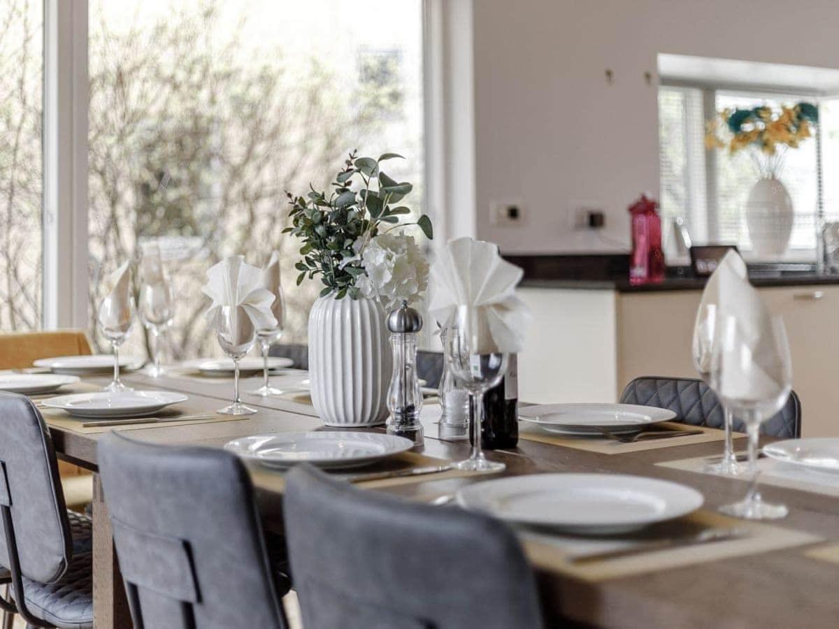 Cotswolds Lakehouse, With Hot Tub & Spa Access, Lower Mill Estate Somerford Keynes Экстерьер фото